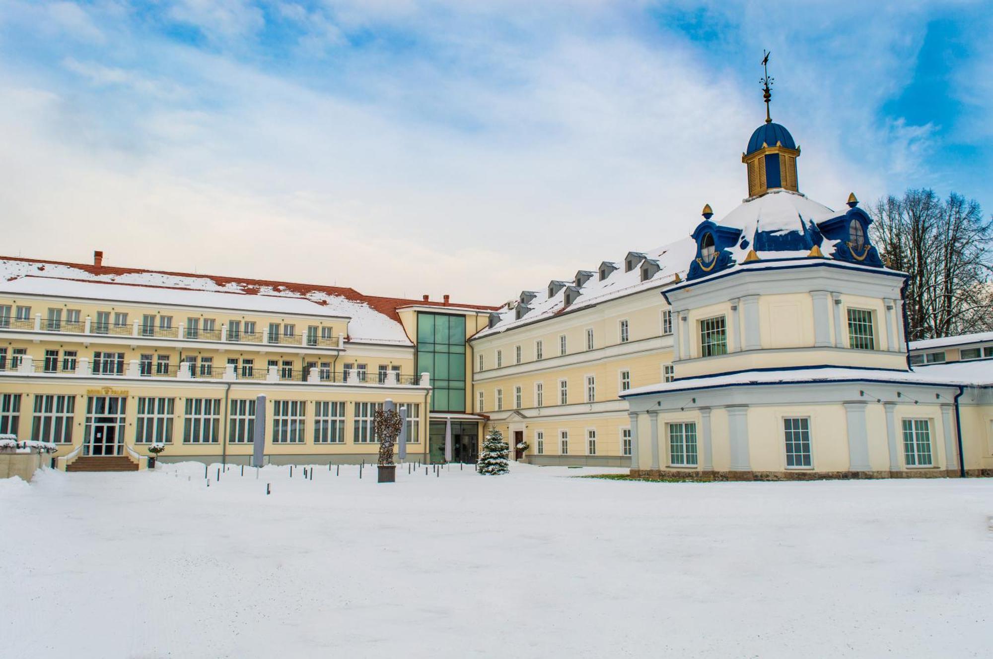 Royal Palace Turčianske Teplice Extérieur photo
