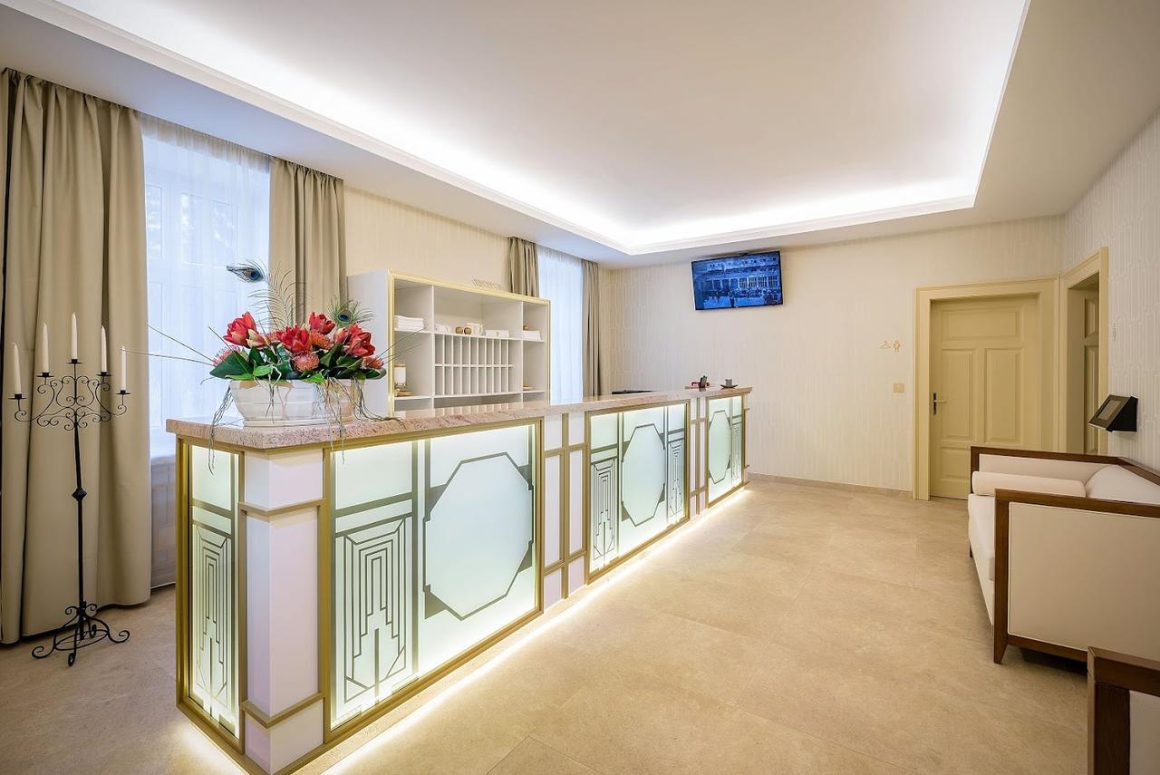 Royal Palace Turčianske Teplice Extérieur photo